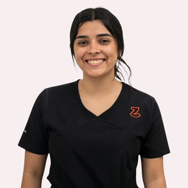 Foto de Nadia Molinero, Prótesis y coronas en Zuro Dental