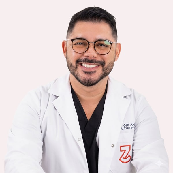 Foto de Orlando Zurita, Cirugía maxilofacial en Zuro Dental