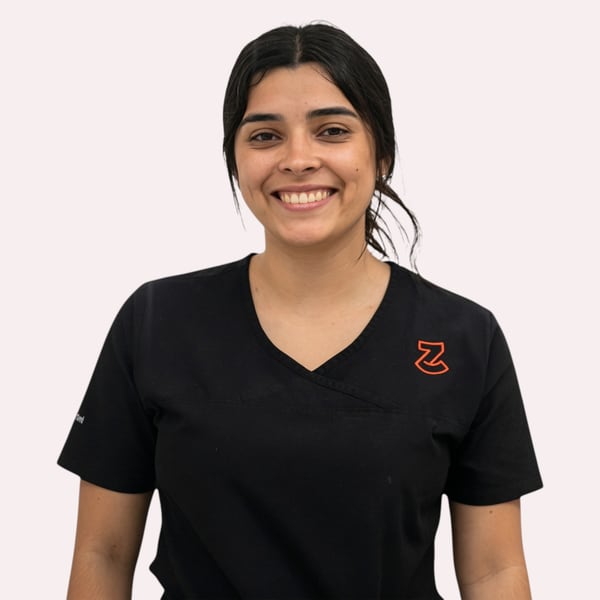 Foto de Nadia Molinero, Prótesis y coronas en Zuro Dental
