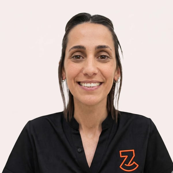 Foto de Julieta María, Prótesis y coronas en Zuro Dental