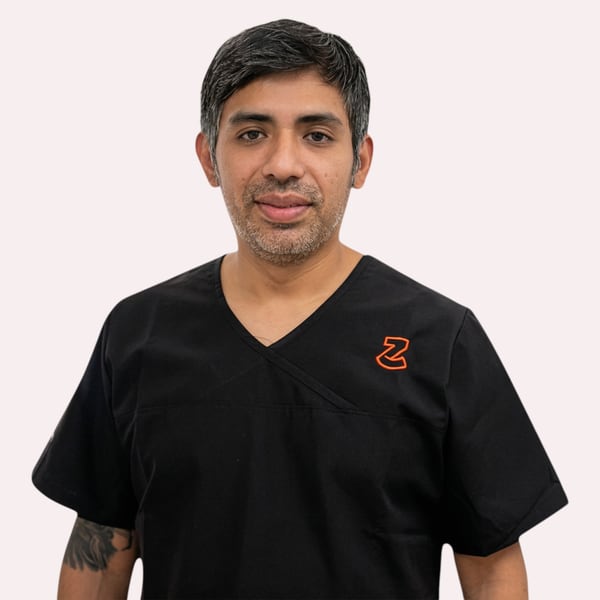 Foto de Alexander Ucañan Ramos, Prótesis y coronas en Zuro Dental